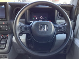 Hondaセンシング搭載ミリ波レーダーと単眼カメラで、クルマの前方の状況を認識。ブレーキやステアリングの制御技術と協調し、安心・快適な運転や事故回避を支援する先のシステムです