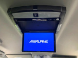 【フリップダウンモニター】大画面モニターで後席でもエンタメをお楽しみいただけます。小さなお子様にも大人気の装備です♪