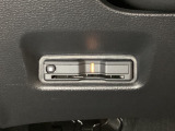 ハンドルの左下にETCがついています。高速道路の料金所の通過も楽々です。 カードの取り出しもしやすい場所についています。