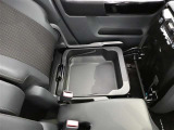 助手席の下へチョットした収納スペースがあります。車検証などかざばる物を収納するといいかも。