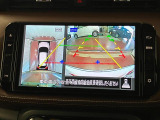【全周囲モニター】 上から見下ろしたような映像が、運転の不安を軽くします。