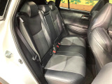 後部座席も気になるようなキズ・汚れやへたり等、大きなダメージはなく、良好な状態です。