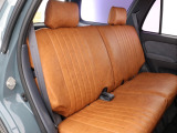 セカンドシートも同様にシートカバー装着済み!