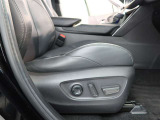 パワーシート搭載。微妙な調整が手軽にでき、ピッタリなポジションで運転することが可能です。
