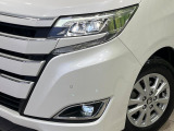 【LEDヘッドライト】悪天候や夜間走行時も良好な視界を確保し安心して運転できる高輝度LEDヘッドライトを装備!点灯速度が早く、消費電力も抑えられています。