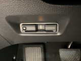 ハンドルの左下にETCがついています。高速道路の料金所の通過も楽々です。 カードの取り出しもしやすい場所についています。
