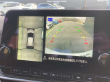 周囲の状況が分かるアラウンドビューモニター搭載。苦手な縦列駐車もこれがあれば安心ですね。