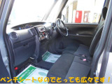 運転席と助手席の仕切りが無いのですっきり広々です!