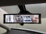 スマートルームミラー付きで後部座席に乗車してても後方がしっかり見れます