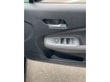 全席パワーウィンドウとなっています。運転席はオートになっているのでワンタッチ開閉することが出来ます。