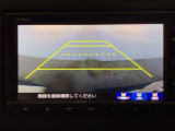 【バックカメラ】運転が苦手な方も車庫入れラクラクです!ギアをリバースに入れれば自動的に切り換わりますので、面倒な操作は不要です♪狭い駐車場もお車を傷つけず安心ですね!