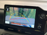 【バックカメラ】駐車時に後方がリアルタイム映像で確認できます。大型商業施設や立体駐車場での駐車時や、夜間のバック時に大活躍!運転スキルに関わらず、今や必須となった装備のひとつです!