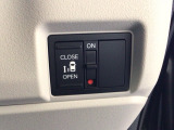 【パワースライドドア】助手席側がパワースライドドアになっており、運転席のスイッチやスマートキーでも開閉が可能です!開口部も広いので乗り降りも楽々♪