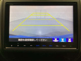 バックでの車庫入れも安心です! リアカメラが付いているバックモニター付のナビを装備しております。操作線もついており距離感も画面から確認できます。