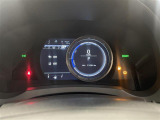 【メーターまわり】ドライバーから見やすい位置にあって安全運転に寄与します。マルチインフォメーションディスプレイでは、クルマに関するたくさんの情報を確認可能。