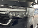 LEDヘッドライトは、点灯の瞬間から最大光量を発揮し、突然暗くなるトンネルなどでの安定感を高めます。