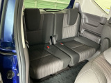 1列目から3列目まで広々大空間です。3列目シートは荷物が多い時や不要な時はアレンジして荷室として使用することが可能で便利に使えます