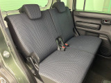 後部座席も気になるようなキズ・汚れやへたり等、大きなダメージはなく、良好な状態です。