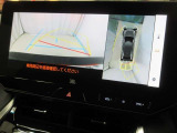 パノラミックビューモニター付きです。車両を上から見たような映像をディスプレイオーディオ画面に表示。運転席からの目視だけでは見にくい、車両周辺の状況をリアルタイムでしっかり確認できます。