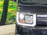 【LEDヘッドライト】悪天候や夜間走行時も良好な視界を確保し安心して運転できる高輝度LEDヘッドライトを装備!点灯速度が早く、消費電力も抑えられています。