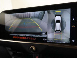 パノラミックビューモニター付きです。車両を上から見たような映像をディスプレイオーディオ画面に表示。運転席からの目視だけでは見にくい、車両周辺の状況をリアルタイムでしっかり確認できます。