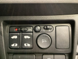 リアドアは乗り降りに便利な両側電動スライドドアです。また運転席に座っていながらスイッチ操作で自在にスライドドアを開け閉めできます。