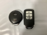 スマートキー付きですからドアロックの開閉およびエンジンスタートが楽々です。電動スライドドアの開け閉めもボタンで操作できます。加えて、純正リモコンエンジンスターター用の操作キーもついています。
