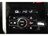 室内を快適温度にするオートエアコン!スイッチもシンプルで操作しやすく、オールシーズン快適なドライブに出かけられますね♪
