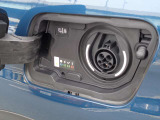 外出先では急速充電器を備えた高速道路のサービスエリア、ショッピングモールなど全国の充電ネットワークを利用できます。ライフスタイルに合わせた充電で行動半径は大きく広がります。
