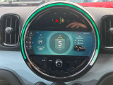 丸を基調としたMINIらしい運転席デザイン