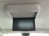 【 後席モニター 】 ミニバンのマストアイテムの後席モニターで車内みんな退屈せずにドライブできます