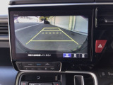 【バックカメラ】運転が苦手な方も車庫入れラクラクです!ギアをリバースに入れれば自動的に切り換わりますので、面倒な操作は不要です♪狭い駐車場もお車を傷つけず安心ですね!