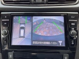 アラウンドビューモニター搭載。上から見下ろしたように液晶に映るのでスムーズな駐車をサポートします。