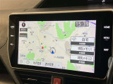 純正ナビを装備。タッチパネル式で使いやすく、お出かけもラクラクです。