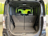 普段のお買い物や通勤、送迎等に十分な荷室スペースを確保しております。セカンドシートを倒すと、大きな荷物の積載も可能です♪