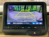 【バックカメラ】駐車時に後方がリアルタイム映像で確認できます。大型商業施設や立体駐車場での駐車時や、夜間のバック時に大活躍!運転スキルに関わらず、今や必須となった装備のひとつです!
