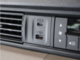 ◆USBチャージャー◆使いやすい場所に装備されています。