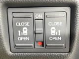 【両側パワースライドドア】スマートキーや運転席のスイッチで後席両側スライドドアの開閉が可能♪電動だから力を入れてドアを開ける必要が無く、小さなお子様でも簡単に開け閉めでき快適です♪