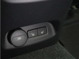 リアシートにもシートヒーターを装備。4席全てで独立した調整が可能です。
