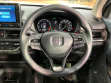 インテリアに合わせたデザインのステアリングは、運転される方のことも考え、運転しやすい形状、大きさです。是非一度、実際に触ってお確かめください。
