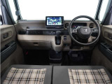 ◆視界広々で非常に運転しやすくロングドライブでも疲れを感じさせないすっきりとまとまったインパネ周りです。