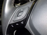 ステアリングスイッチ装備!運転しながら手元でオーディオの操作などができます。