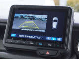 【バックカメラ】駐車が苦手な方でも安心してお乗りいただけます。リバース連動で画面が切り替わるのでとっても便利です。