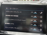 インパネ中央のタッチスクリーンには、各種メディアのほかに、エアコン、各種安全機能、基本設定画面などを表示できます。