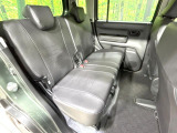 後部座席も気になるようなキズ・汚れやへたり等、大きなダメージはなく、良好な状態です。