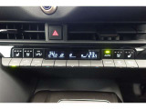 ★運転席と助手席でそれぞれお好みに合わせて温度設定が行えるフルオートエアコンです。外気温や室温、日射量を感知し、吹き出し温度、風量を緻密に制御します