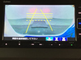 バックでの車庫入れも安心です! リアカメラが付いているバックモニター付のナビを装備しております。操作線もついており距離感も画面から確認できます。