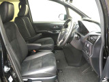 見通しのよいすっきりとした視界で、誰でも運転しやすいです。運転のしやすさは疲れにくさにも繋がります。