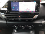 純正コネクテッドナビは常に最新の情報を表示。マップデーターの更新作業などが無く快適に使えます。