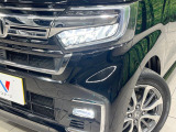 【LEDヘッドライト】悪天候や夜間走行時も良好な視界を確保し安心して運転できる高輝度LEDヘッドライトを装備!点灯速度が早く、消費電力も抑えられています。
